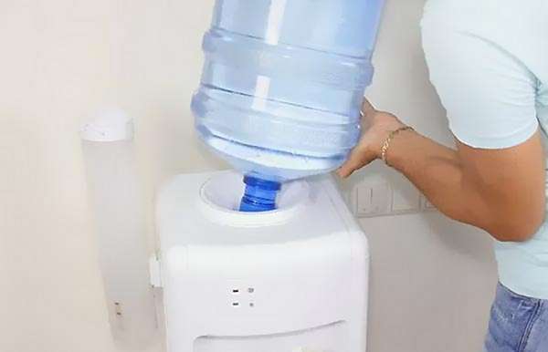 استفاده از بطری متناسب با آبسردکن - اندیشه سبز